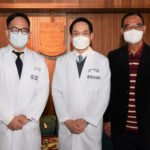 FROM LEFT DR CHIANG CHI-LEUNG AND PROFESSOR ALBERT CHAN CHI-YAN. IGHT PATIENT MR WAN YING-KEUNG