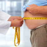 Doctor-measuring-obese-man-stomach.-300×200